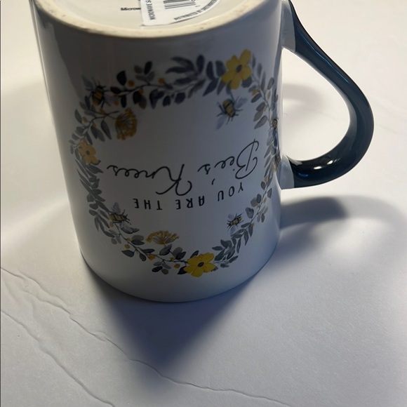 🐝 Set of 2 Mugs cute message “You’re the Bees Knees” Yellow White Black 🐝 - Picture 14 of 16